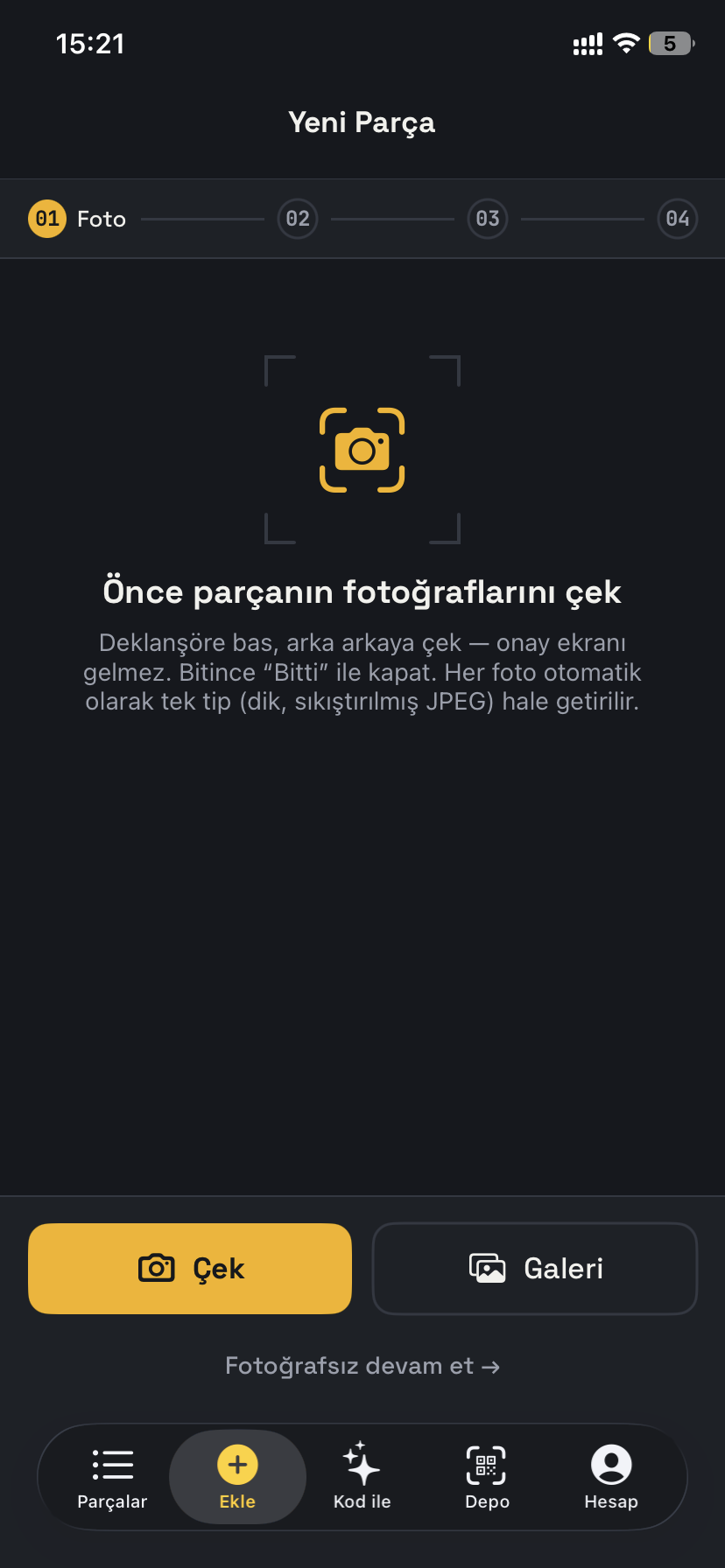 Ürün eklemek fotoğrafla başlıyor: personel arka arkaya çekiyor, her karede onay ekranı çıkmıyor.